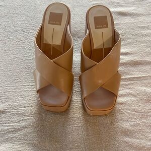 Dolce Vita Tan Platform Sandals Size 7